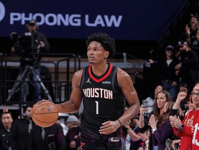 火箭近5场三分命中率：24.4%、24.3%、22.2%、22.7%、23.3%